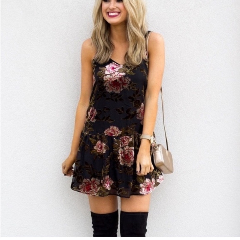 C/American Eagle Black‎ Sheer Velvet Floral Print y2K Mini Ruffle Dress Size S